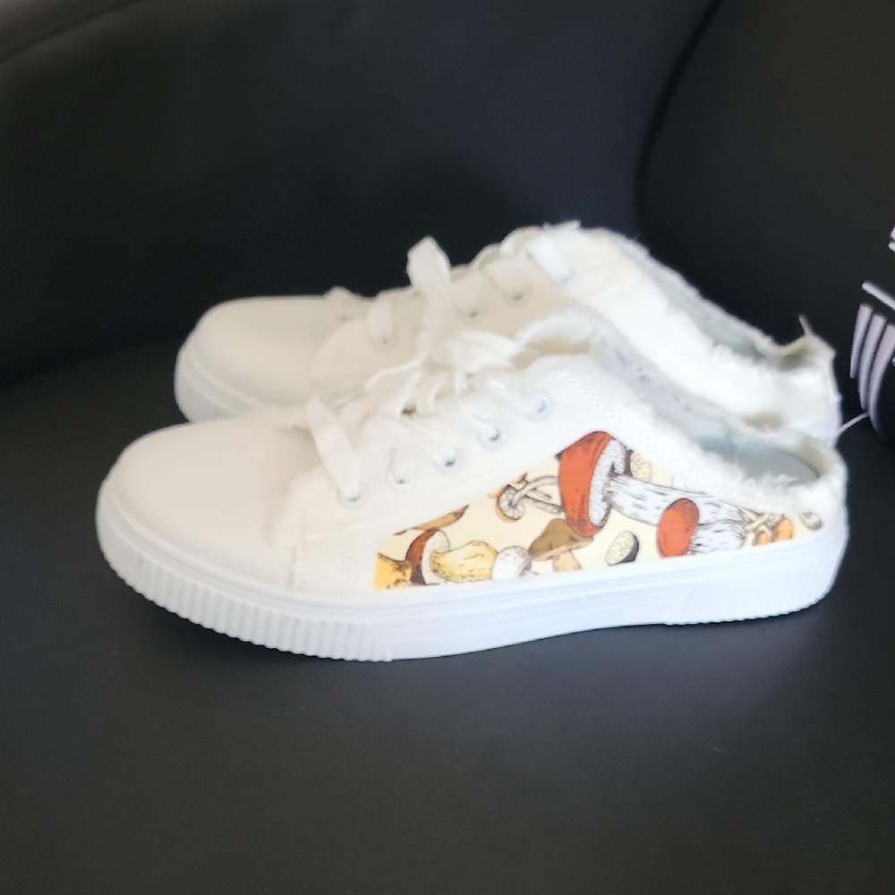 White Mushroom Shoes Womens 8, Nwt